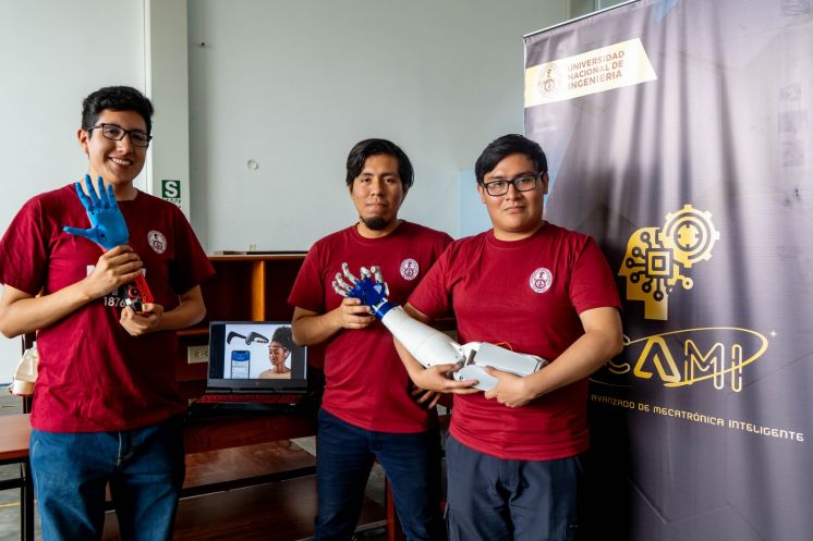 Estudiantes de la UNI crean la primera pr&oacute;tesis de brazo controlada por se&ntilde;ales cerebrales del Per&uacute; para personas con discapacidad