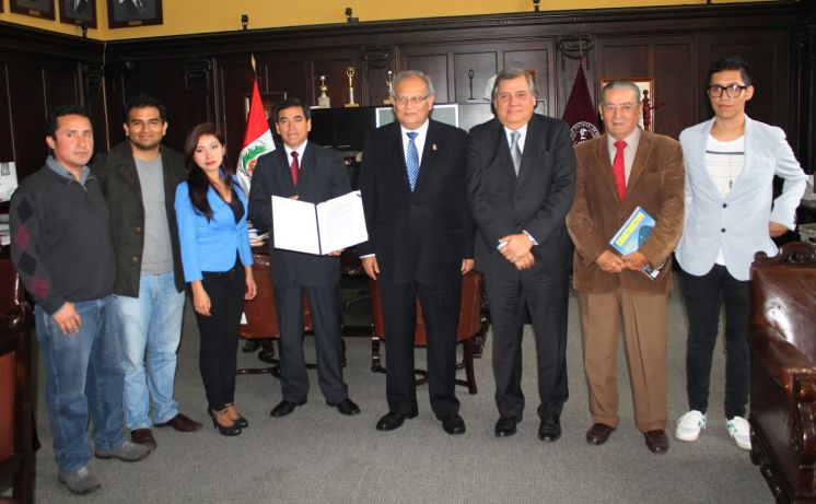 Proyecto AYNI de la UNI firma convenio con empresa privada