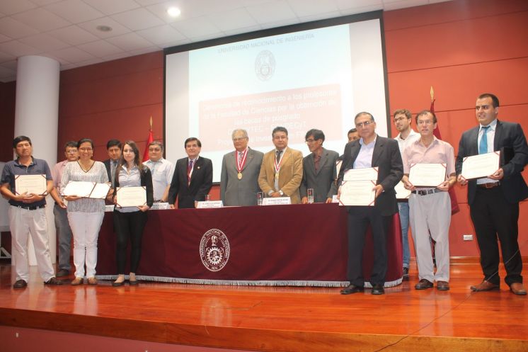 Facultad de Ciencias reconoce a sus docentes por obtención de fondos para programas de posgrado del CONCYTEC - FONDECyT