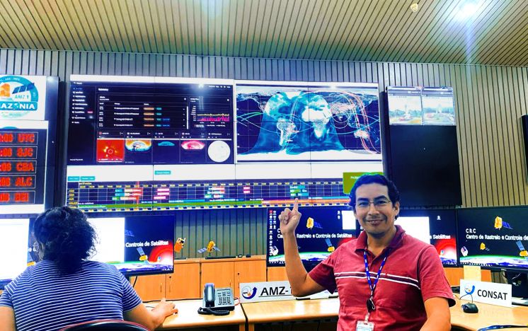 Ingeniero mec&aacute;nico de la UNI triunfa en el sector aeroespacial de Brasil implementando sat&eacute;lites