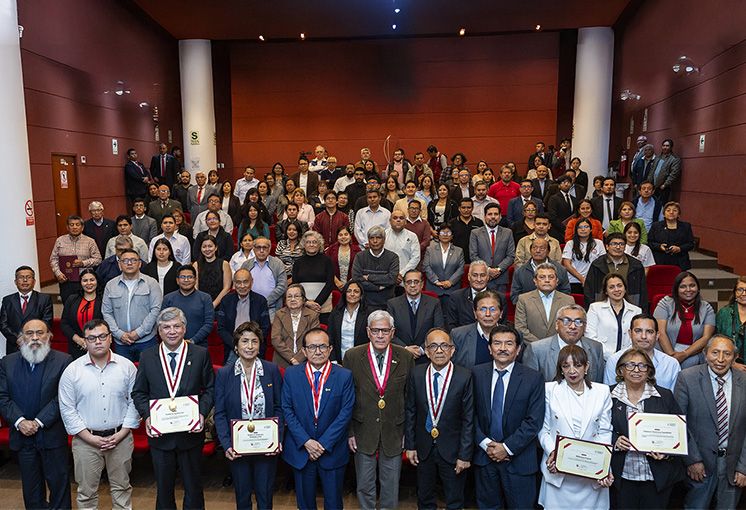 UNI distingue a facultades, dependencias y laboratorios por lograr certificaciones y acreditaciones de calidad