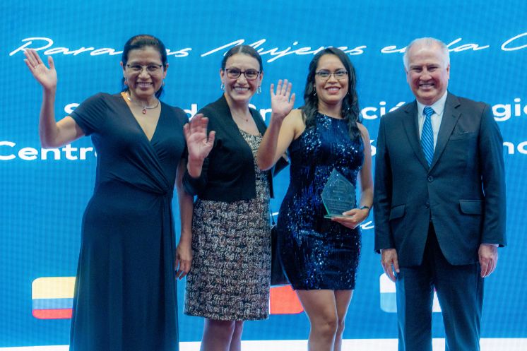 Investigadora de la UNI recibe premio internacional por su proyecto sobre protecci&oacute;n para redes de acuicultura contra microorganismos marinos