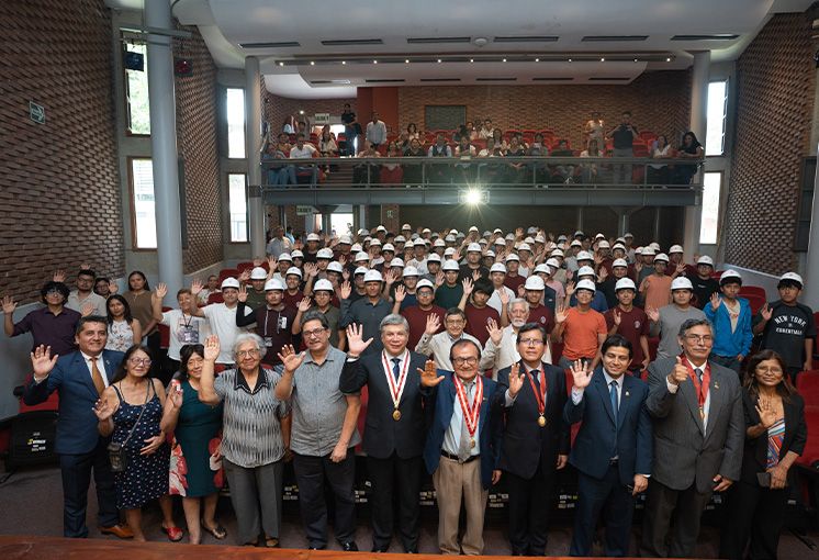 La UNI da la bienvenida a nuevos estudiantes y reconoce a los primeros puestos de Ingenier&iacute;a Civil