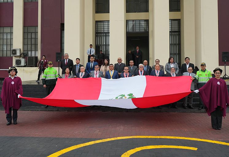 UNI celebra el D&iacute;a de la Bandera reafirmando su compromiso con investigaci&oacute;n y desarrollo tecnol&oacute;gico