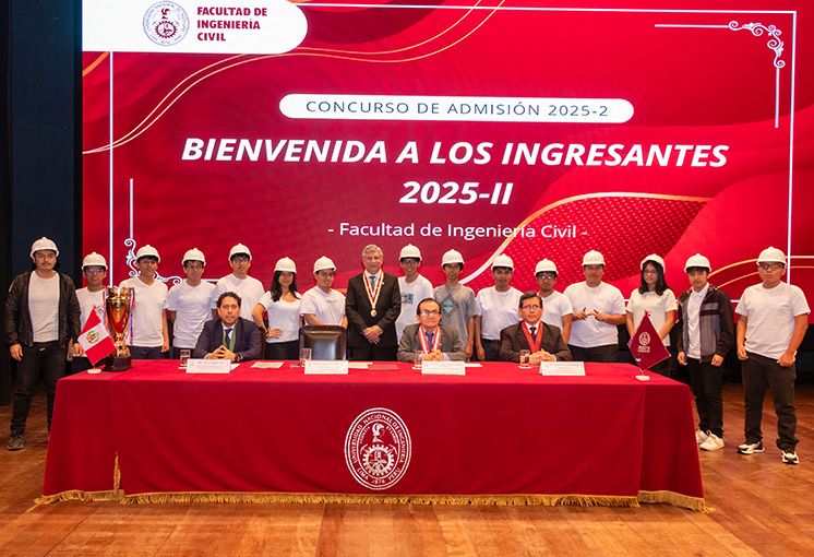 FIC-UNI entrega cascos a 108 nuevos alumnos y reconoce primeros puestos