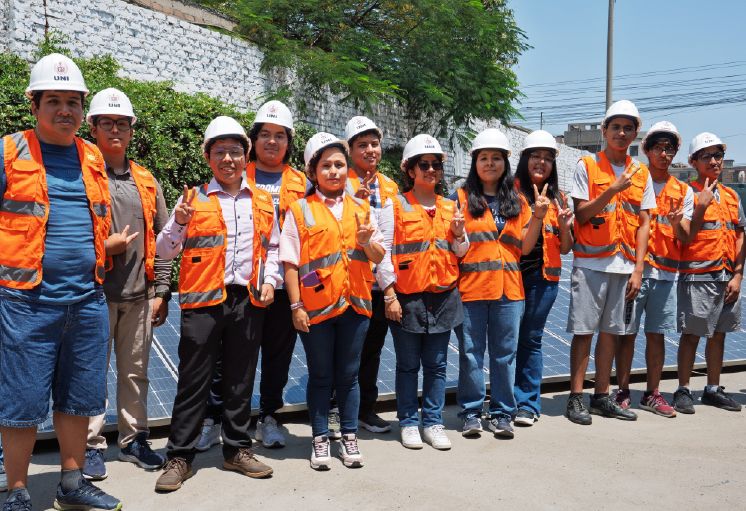 Voluntariado UNI ampl&iacute;a su formaci&oacute;n t&eacute;cnico-cient&iacute;fica con visita al Centro de Energ&iacute;as Renovables