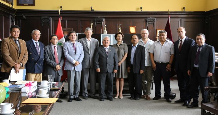 Rector UNI se reunió con representante de la Universidad Estatal de California