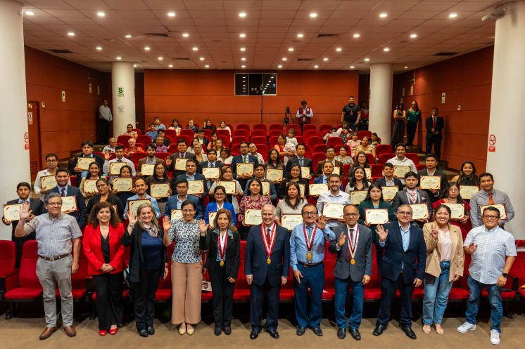 76 nuevos becarios inician su formaci&oacute;n en el Programa de Doctorado de Ciencias de la UNI