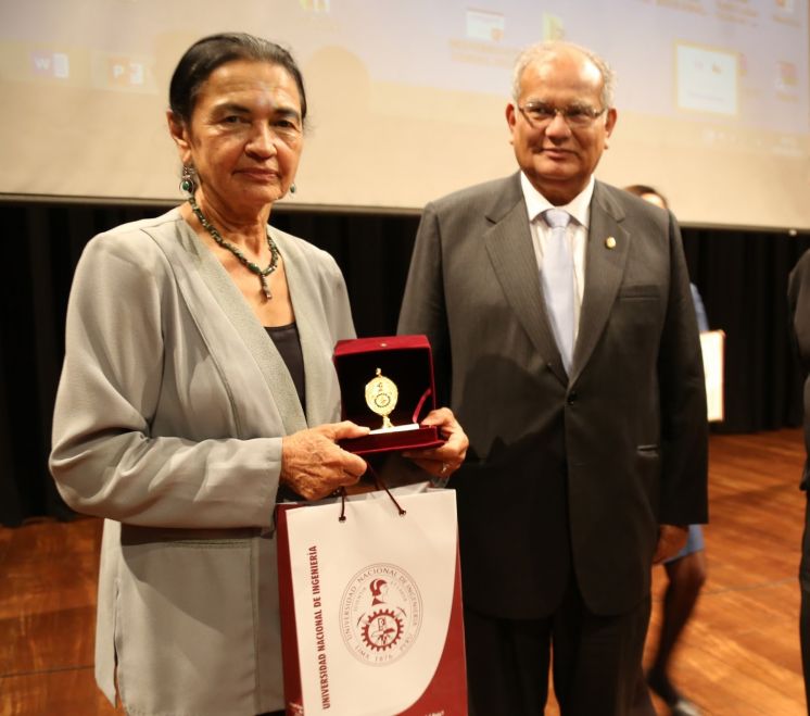 Ruth Shady y Walter Alva dictaron conferencia magistral en la UNI