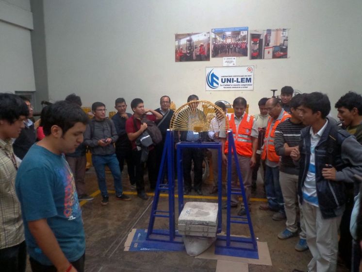 Alumnos de la UNI participaron en concurso para construir puentes de fideo