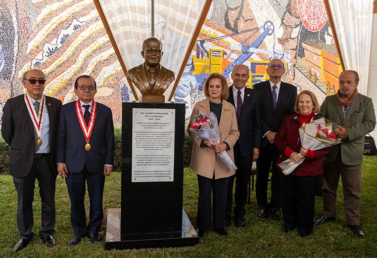 UNI devela busto del Ing. Alberto Benavides de la Quintana en campus universitario