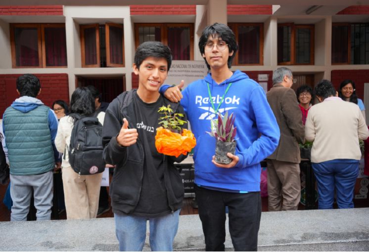 UNI celebra D&iacute;a Mundial del Medio Ambiente con intercambio de residuos s&oacute;lidos por plantas