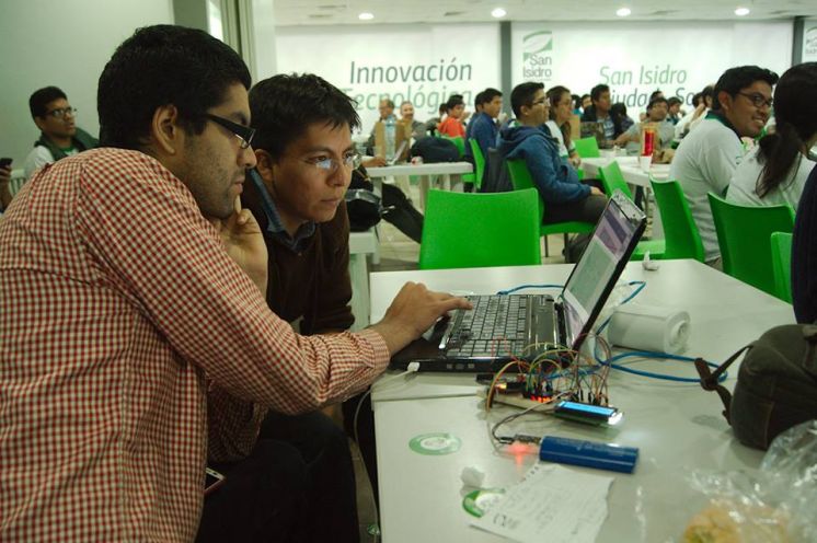 Municipalidad de San Isidro reconoció a estudiantes de la UNI por novedoso aplicativo.