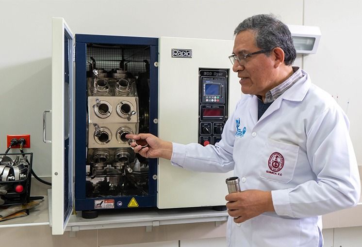 UNI desarrolla fibras acr&iacute;licas antimicrobianas junto a empresa peruana