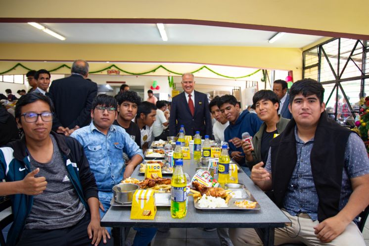 Almuerzo navideño de la UNI convoca a más de 2300 estudiantes