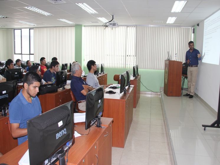 Docente de la India dicta curso en la UNI