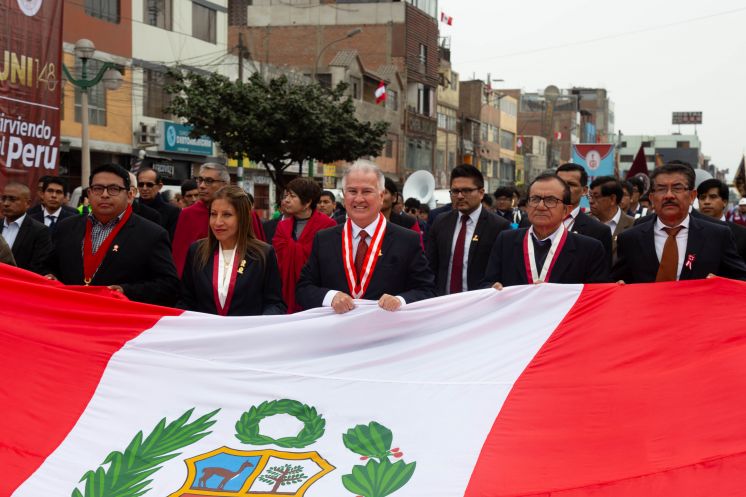 Aplausos y ovaciones en multitudinario desfile por el 148 aniversario de la UNI que reunió a colegios y universidades