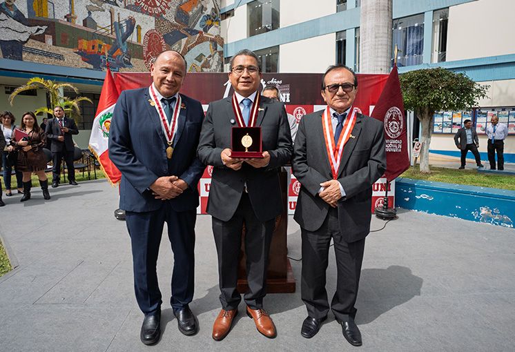 Facultad de Ingenier&iacute;a Mec&aacute;nica de la UNI realiz&oacute; reconocimiento institucional al ministro de Energ&iacute;a y Minas Waldir Ayasta Mech&aacute;n