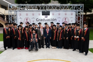 UNI celebra la primera ceremonia de...