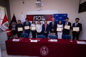 UNI reconoció a seis estudiantes...
