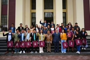 Universitarios huancavelicanos...