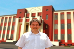 Barton Zwiebach, el físico peruano del...
