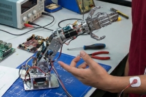 UNI amplía su oferta académica en...